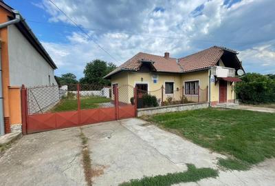 Casă individuală cu 5 camere cu Canalizare în Diosig