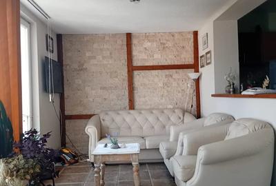 Casă cu 3 camere cu Teren 550 Mp în Central