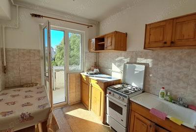 Apartament cu 3 camere decomandat în Mihai Bravu