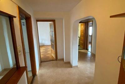 Apartament cu 4 camere decomandat în Central