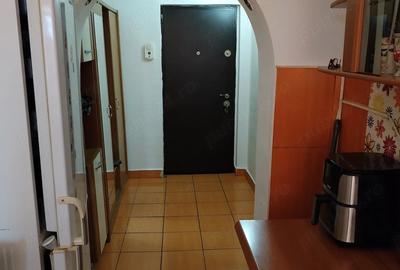 Apartament cu 2 camere semidecomandat în Micro 5