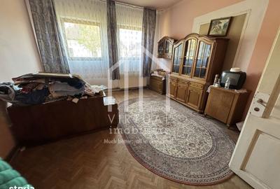 Casă cu 5 camere cu Canalizare în Central - 1
