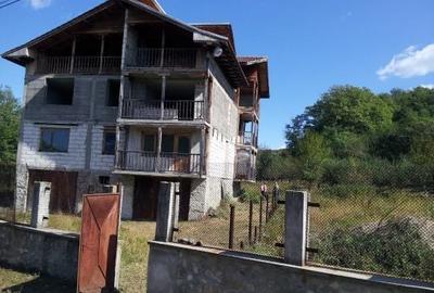 Casă cu 4 camere în Petros - 1