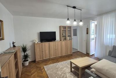 Apartament cu 3 camere circular, mobilat în Faleza Nord