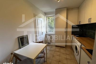 Apartament cu 2 camere nedecomandat, mobilat în 7 Noiembrie