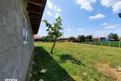 Casă cu 2 camere cu Teren 1000 Mp în Poarta Albă