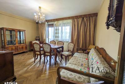 Apartament cu 3 camere decomandat în Sud