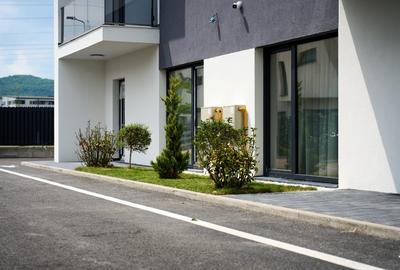 Duplex cu 5 camere cu Canalizare în Florești - 1