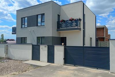 Duplex cu 4 camere cu Canalizare în Sânandrei - 2