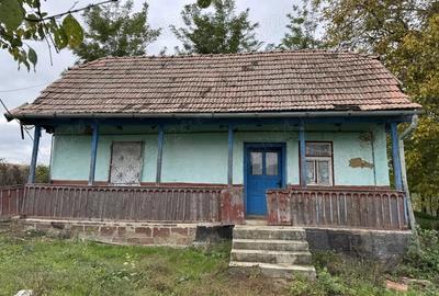 Casă cu 2 camere cu Teren 1500 Mp în Soporu de Câmpie