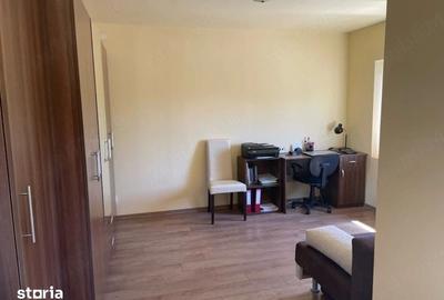 Apartament cu 3 camere semidecomandat în Dumbrăvița