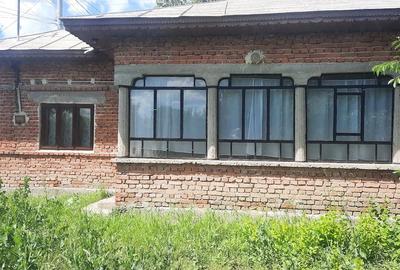 Casă cu 6 camere cu Teren 1500 Mp în Hulubești