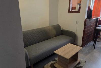 Garsonieră decomandată în Rogerius