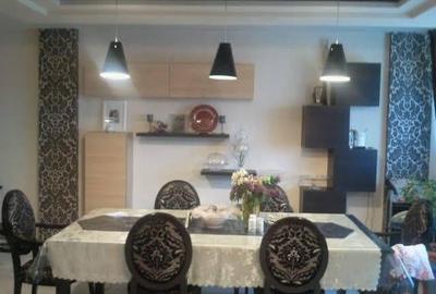 Apartament cu 4 camere semidecomandat în Europa