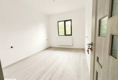 Casă cu 6 camere cu Teren 527 Mp în Lumina