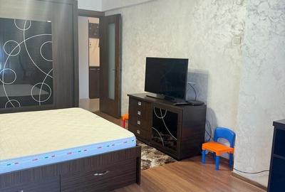 Apartament cu 2 camere decomandat în - 7