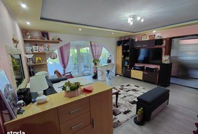 Casă cu 4 camere decomandat în Central