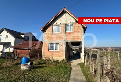 Casă individuală cu 4 camere cu Canalizare în Cristian - 1