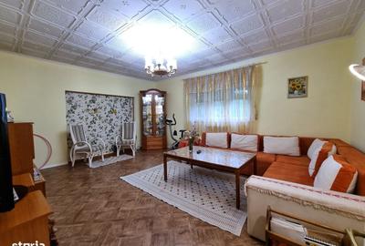 Casă cu 4 camere decomandat în Ogretin