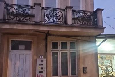 Casă cu Teren 450 Mp în Central - 1