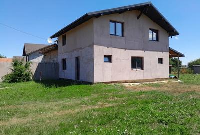 Casă cu 4 camere în Sculeni