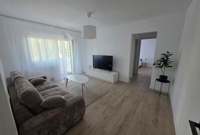 Apartament cu 3 camere semidecomandat, mobilat în Aradului