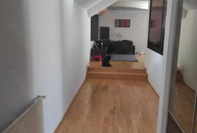 Casă cu 6 camere în Central - 1