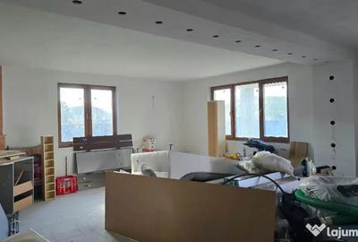 Casă cu 8 camere cu Teren 830 Mp în Brănișca