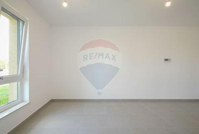 Spațiu comercial, de 32 mp, în Tractorul - 13