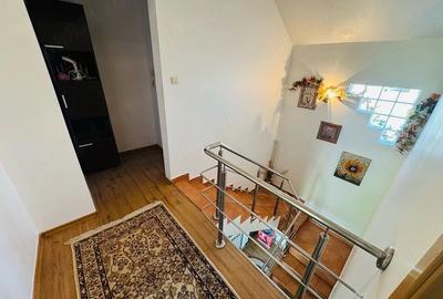 Casă cu Teren 300 Mp în Central