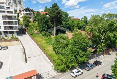 Casă individuală cu 8 camere cu Canalizare în Central - 25
