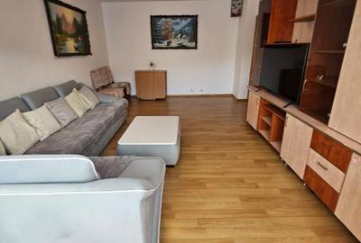 Apartament cu 3 camere decomandat în Noua