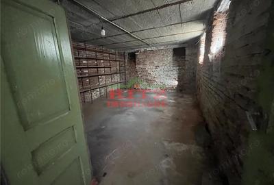 Casă cu 3 camere cu Teren 1623 Mp în Central