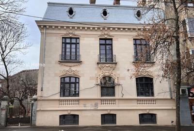 Casă individuală cu 10 camere cu Canalizare în Ultracentral