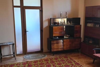 Casă cu 2 camere în Central