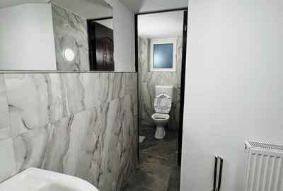 Spațiu comercial, de 200 mp, în Central - 8