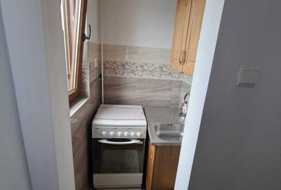 Garsonieră decomandată în Sud