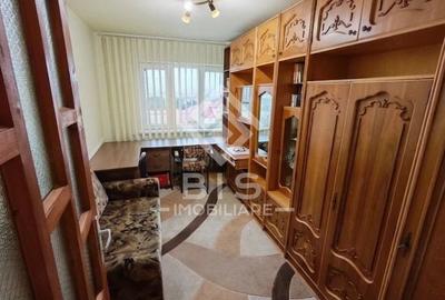 Apartament cu 4 camere semidecomandat în Central