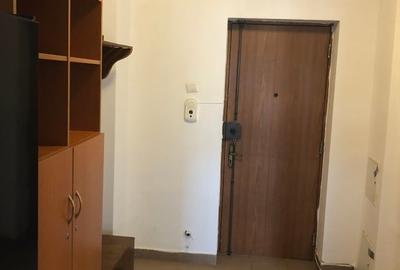 Garsonieră decomandată, mobilată în P-ța Muncii