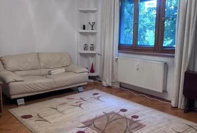Apartament cu 3 camere decomandat în Drumul Taberei