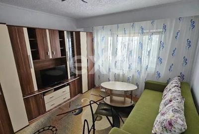Apartament cu 3 camere semidecomandat, mobilat în Între Lacuri