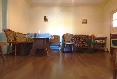 Casă cu 3 camere cu Teren 2568 Mp în Luna