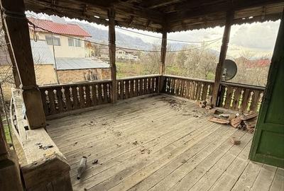 Casă cu 4 camere în Corbeni