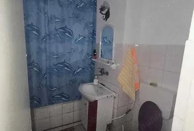 Apartament cu 3 camere decomandat în Motru