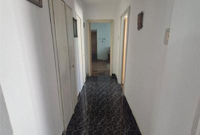 Apartament cu 4 camere semidecomandat în Central - 13