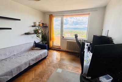 Apartament cu 2 camere semidecomandat în Simeria