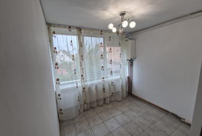 Garsonieră decomandată în Astra - 3