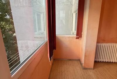 Apartament cu 3 camere semidecomandat în P-ța Doina