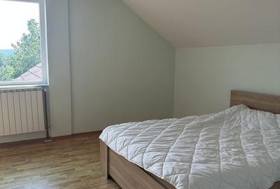 Casă cu 4 camere decomandat în Urleta