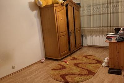 Apartament cu 3 camere decomandat în Exterior Vest